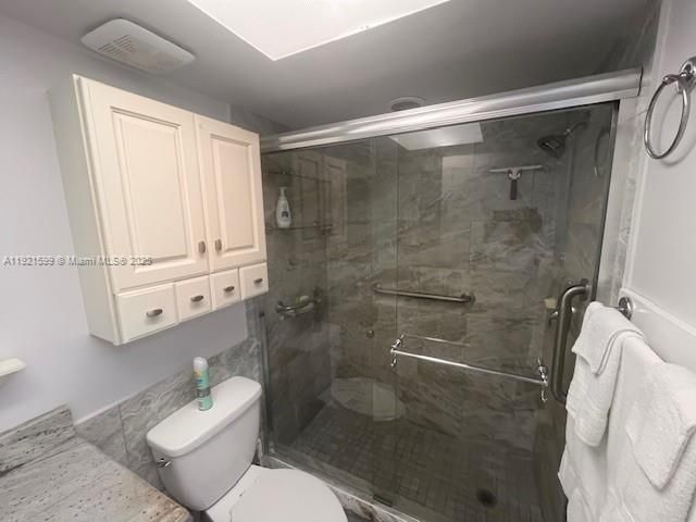 For Sale: $220,000 (1 beds, 0 baths, 689 Square Feet)