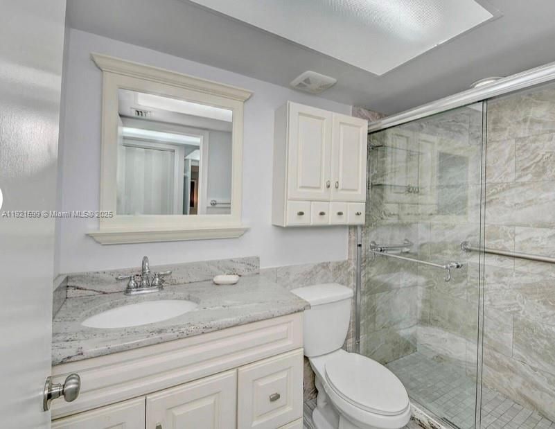 For Sale: $220,000 (1 beds, 0 baths, 689 Square Feet)