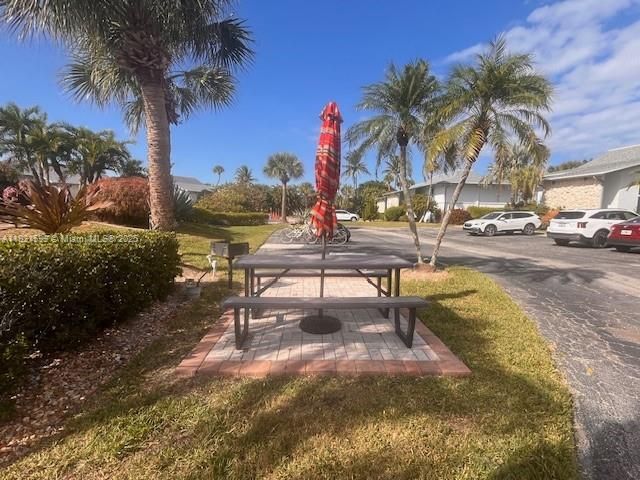 For Sale: $220,000 (1 beds, 0 baths, 689 Square Feet)