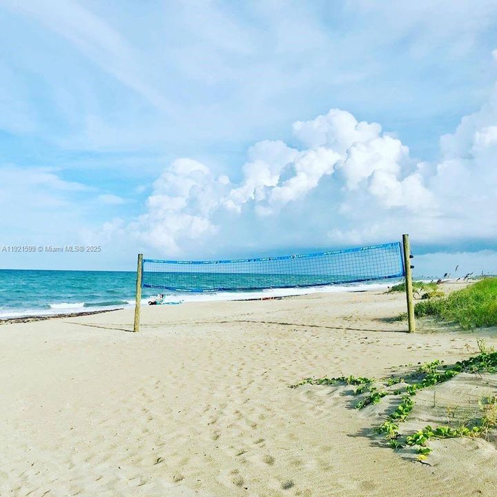 For Sale: $220,000 (1 beds, 0 baths, 689 Square Feet)