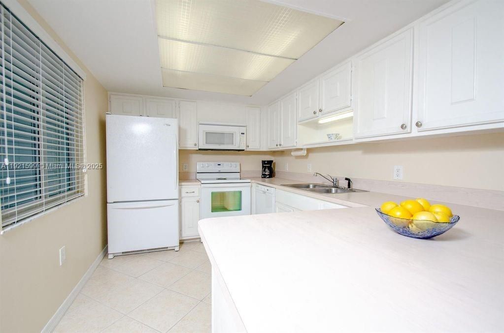 For Sale: $220,000 (1 beds, 0 baths, 689 Square Feet)