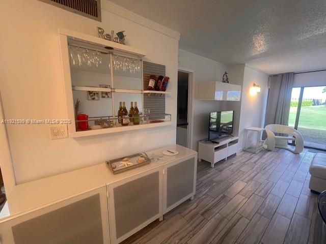 For Sale: $220,000 (1 beds, 0 baths, 689 Square Feet)