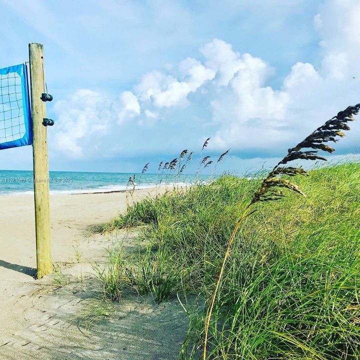 For Sale: $220,000 (1 beds, 0 baths, 689 Square Feet)