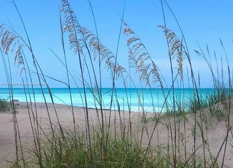 For Sale: $220,000 (1 beds, 0 baths, 689 Square Feet)