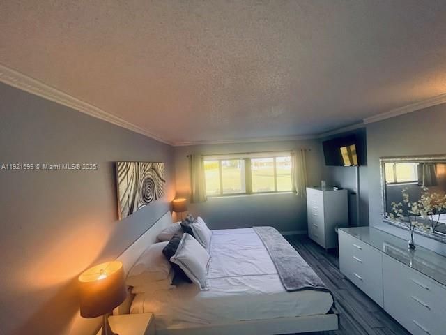 For Sale: $220,000 (1 beds, 0 baths, 689 Square Feet)