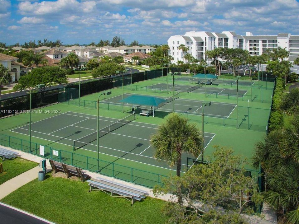 For Sale: $220,000 (1 beds, 0 baths, 689 Square Feet)