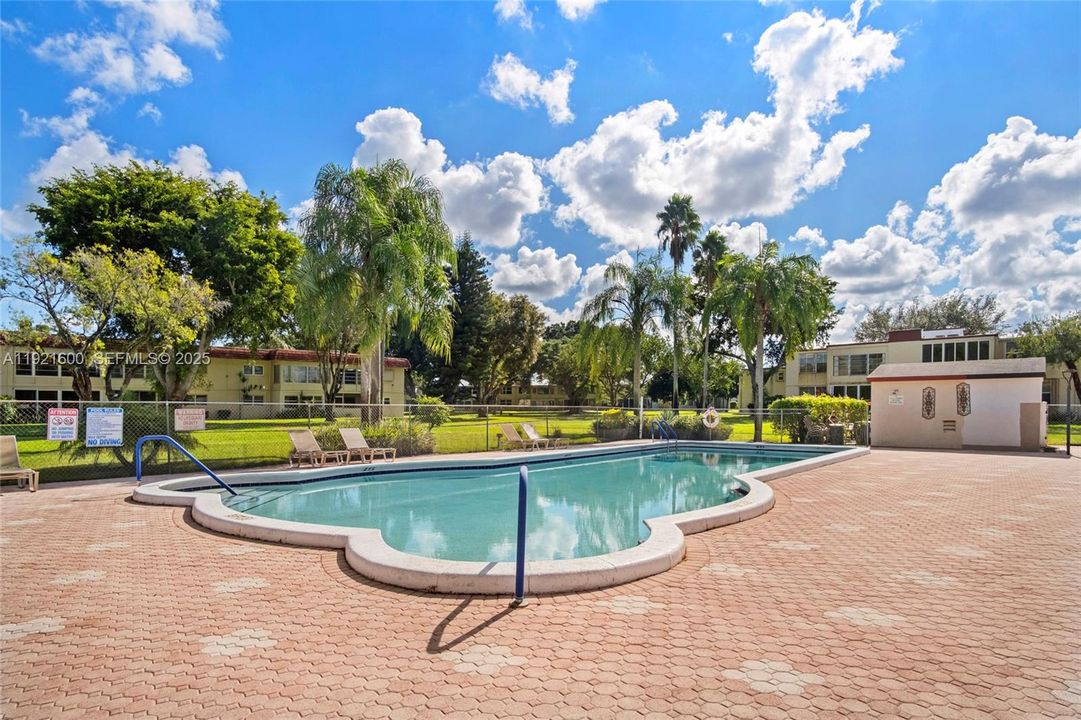 На продажу: $135,000 (1 спален, 1 ванн, 610 Квадратных фут)