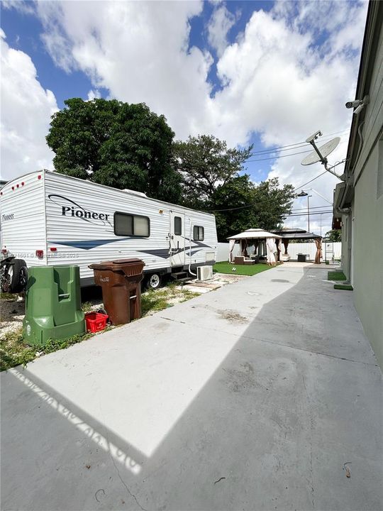 For Sale: $750,000 (4 beds, 3 baths, 2148 Square Feet)