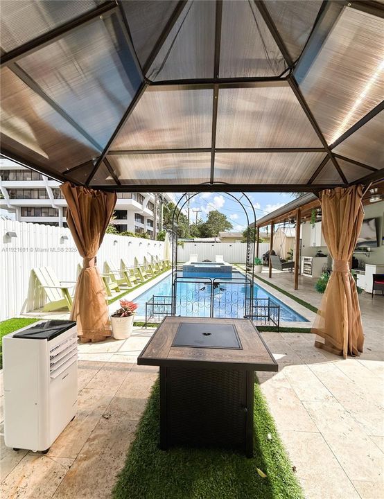 For Sale: $750,000 (4 beds, 3 baths, 2148 Square Feet)