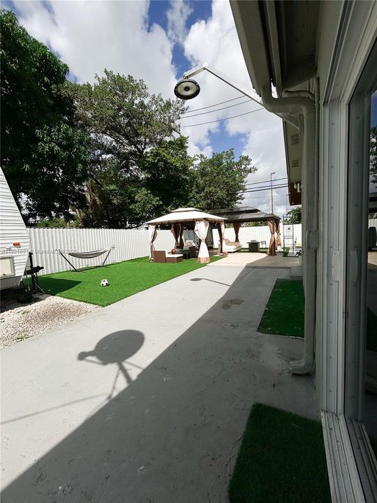 For Sale: $750,000 (4 beds, 3 baths, 2148 Square Feet)