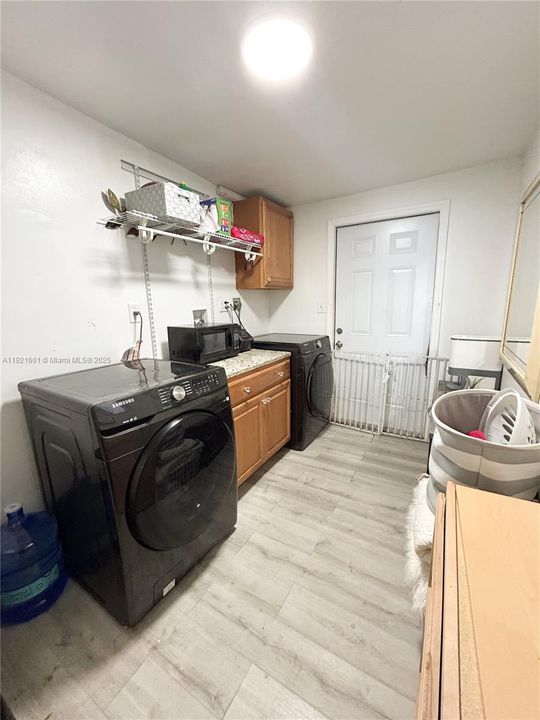 For Sale: $750,000 (4 beds, 3 baths, 2148 Square Feet)