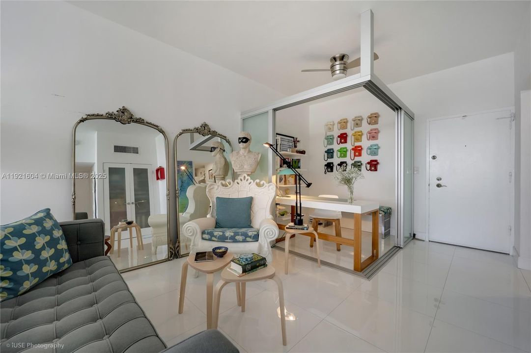 Active With Contract: $3,500 (1 beds, 1 baths, 950 Square Feet)