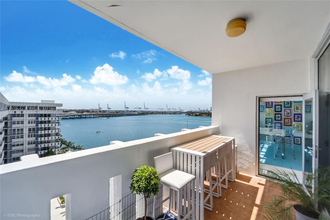 Active With Contract: $3,500 (1 beds, 1 baths, 950 Square Feet)