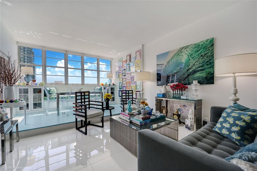 Active With Contract: $3,500 (1 beds, 1 baths, 950 Square Feet)