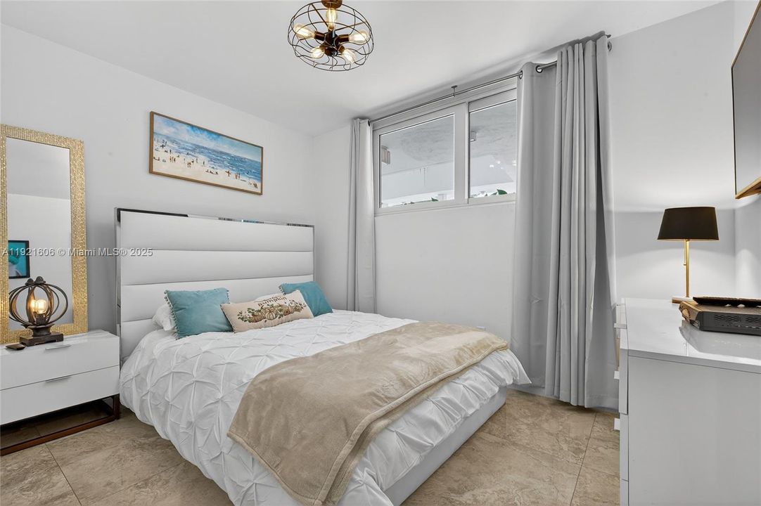 出租: $5,200 (2 贝兹, 2 浴室, 1142 平方英尺)