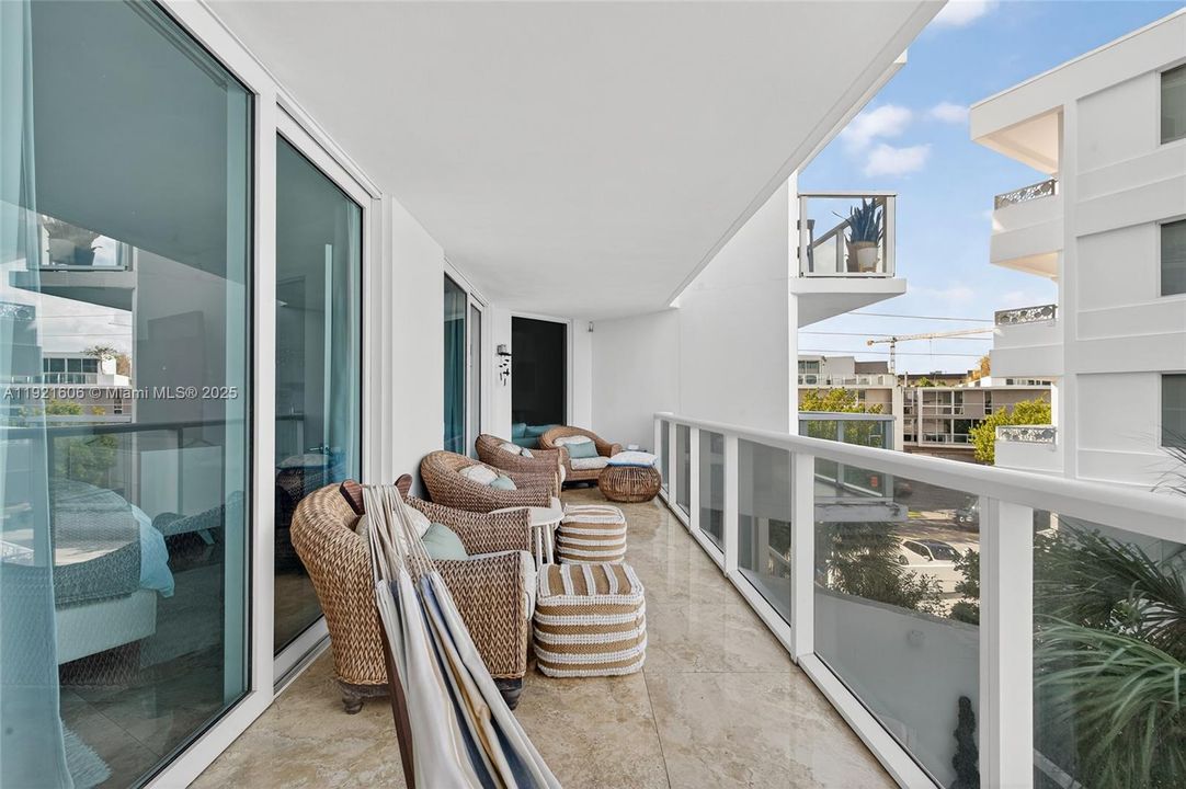 出租: $5,200 (2 贝兹, 2 浴室, 1142 平方英尺)