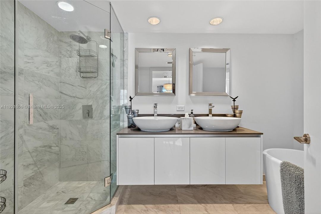 出租: $5,200 (2 贝兹, 2 浴室, 1142 平方英尺)