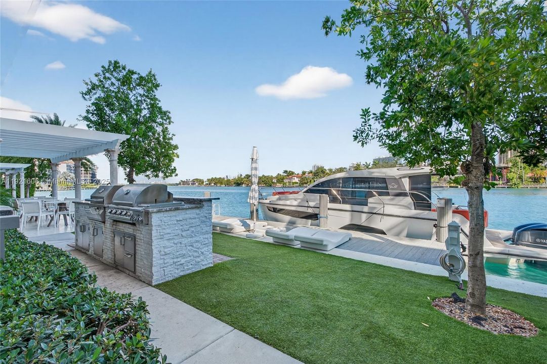 出租: $5,200 (2 贝兹, 2 浴室, 1142 平方英尺)