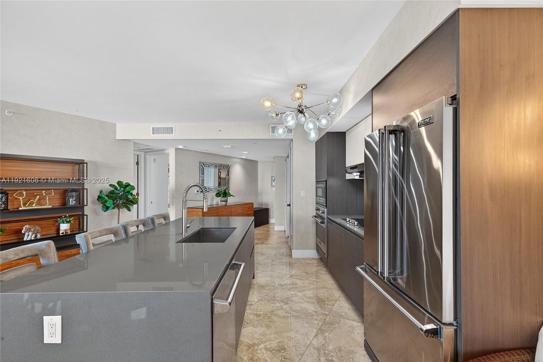 出租: $5,200 (2 贝兹, 2 浴室, 1142 平方英尺)