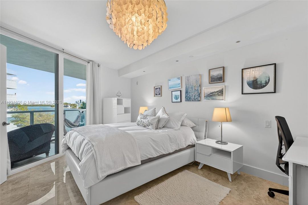 出租: $5,200 (2 贝兹, 2 浴室, 1142 平方英尺)