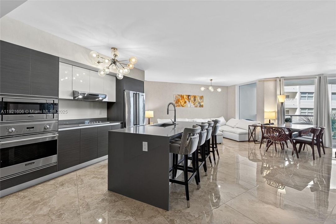 出租: $5,200 (2 贝兹, 2 浴室, 1142 平方英尺)