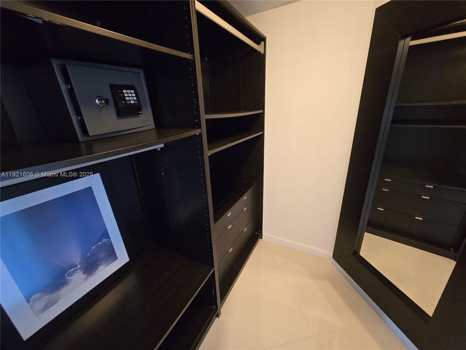 For Rent: $2,750 (0 beds, 1 baths, 598 Square Feet)