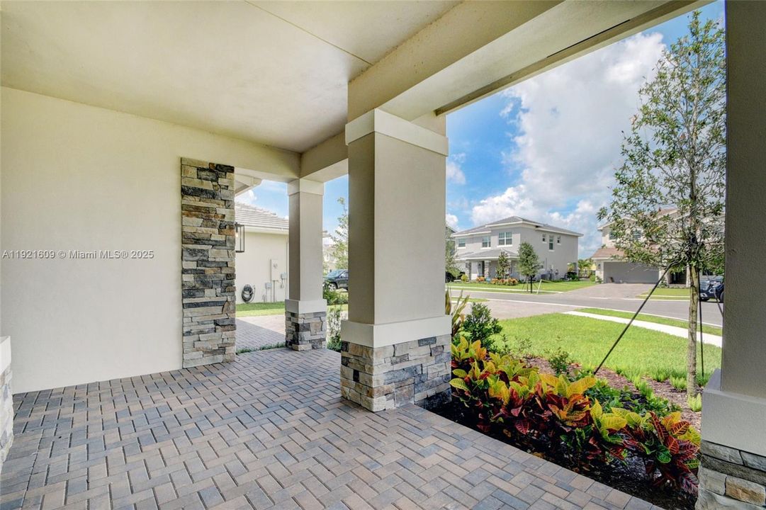 For Sale: $767,000 (4 beds, 3 baths, 2396 Square Feet)