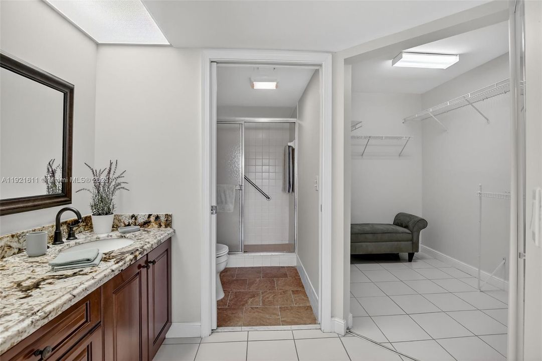 For Sale: $334,900 (2 beds, 2 baths, 1364 Square Feet)