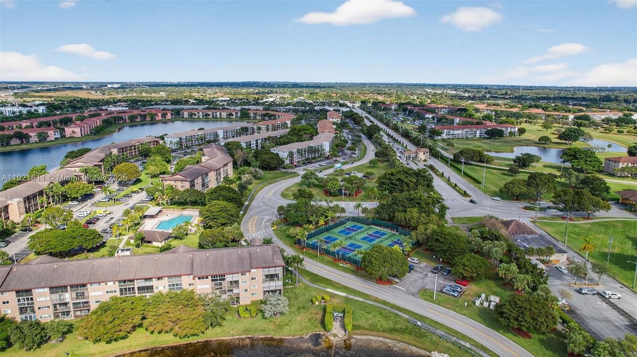 For Sale: $334,900 (2 beds, 2 baths, 1364 Square Feet)