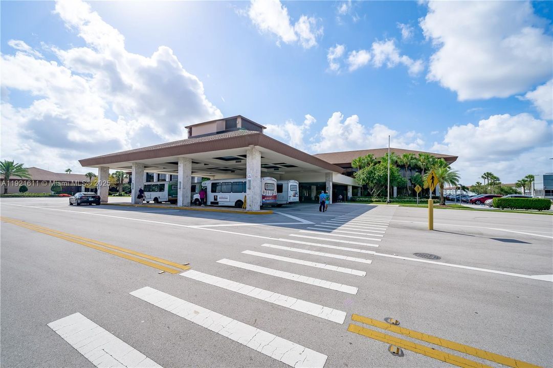 For Sale: $334,900 (2 beds, 2 baths, 1364 Square Feet)