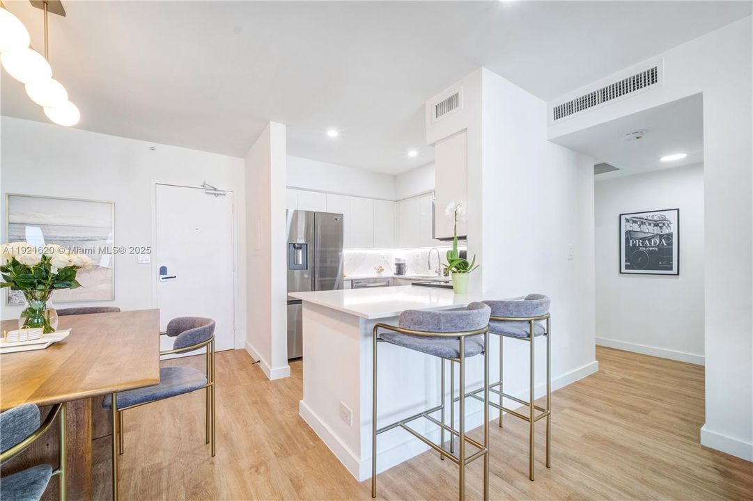 待售: $575,000 (1 贝兹, 1 浴室, 788 平方英尺)