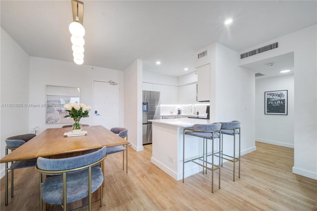 待售: $575,000 (1 贝兹, 1 浴室, 788 平方英尺)