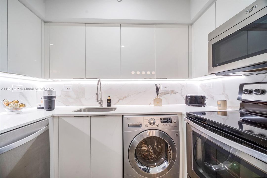 待售: $575,000 (1 贝兹, 1 浴室, 788 平方英尺)