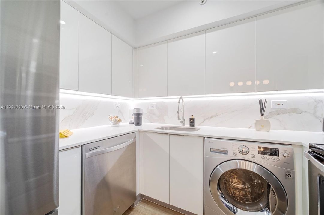 待售: $575,000 (1 贝兹, 1 浴室, 788 平方英尺)