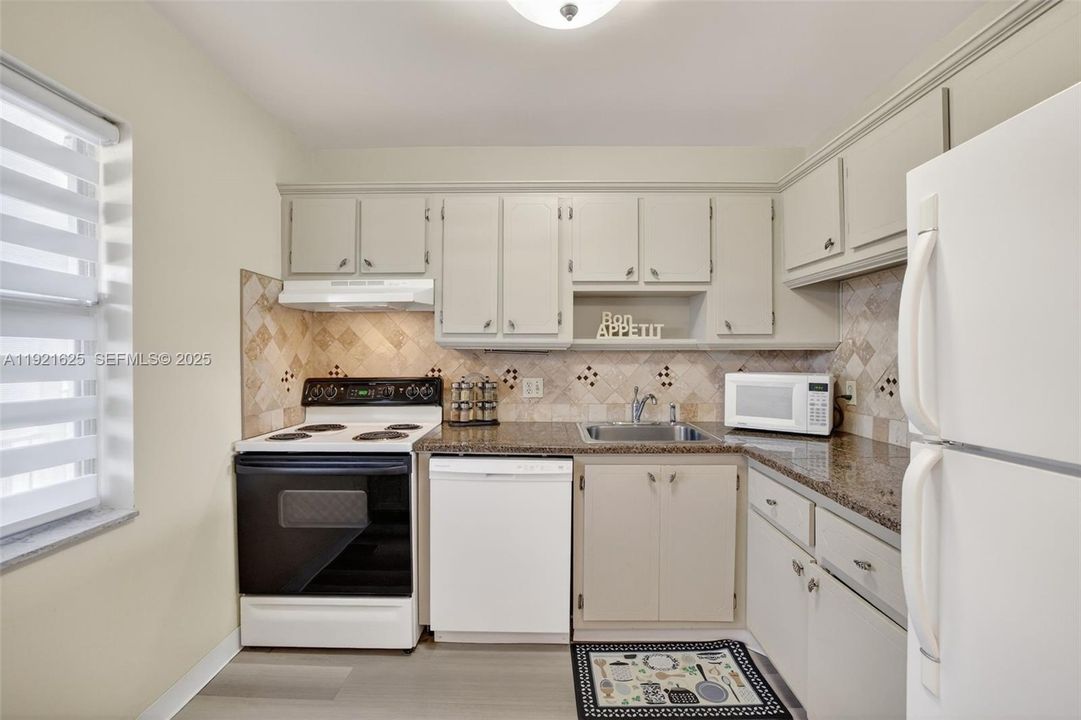 En Venta: $129,000 (2 camas, 2 baños, 930 Pies cuadrados)