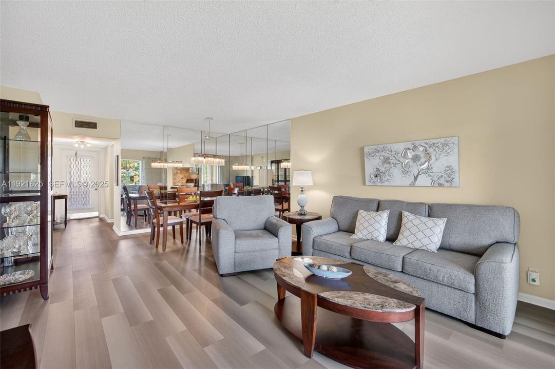 En Venta: $129,000 (2 camas, 2 baños, 930 Pies cuadrados)