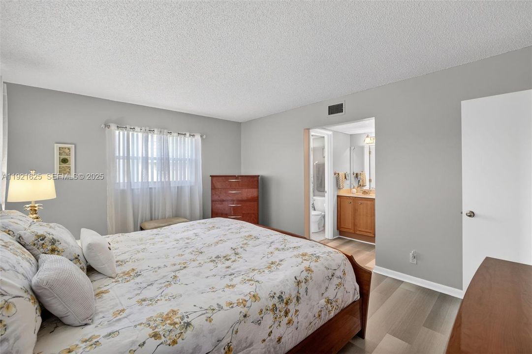 En Venta: $129,000 (2 camas, 2 baños, 930 Pies cuadrados)