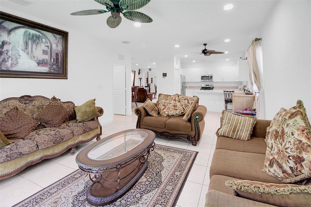 На продажу: $635,000 (5 спален, 3 ванн, 2905 Квадратных фут)