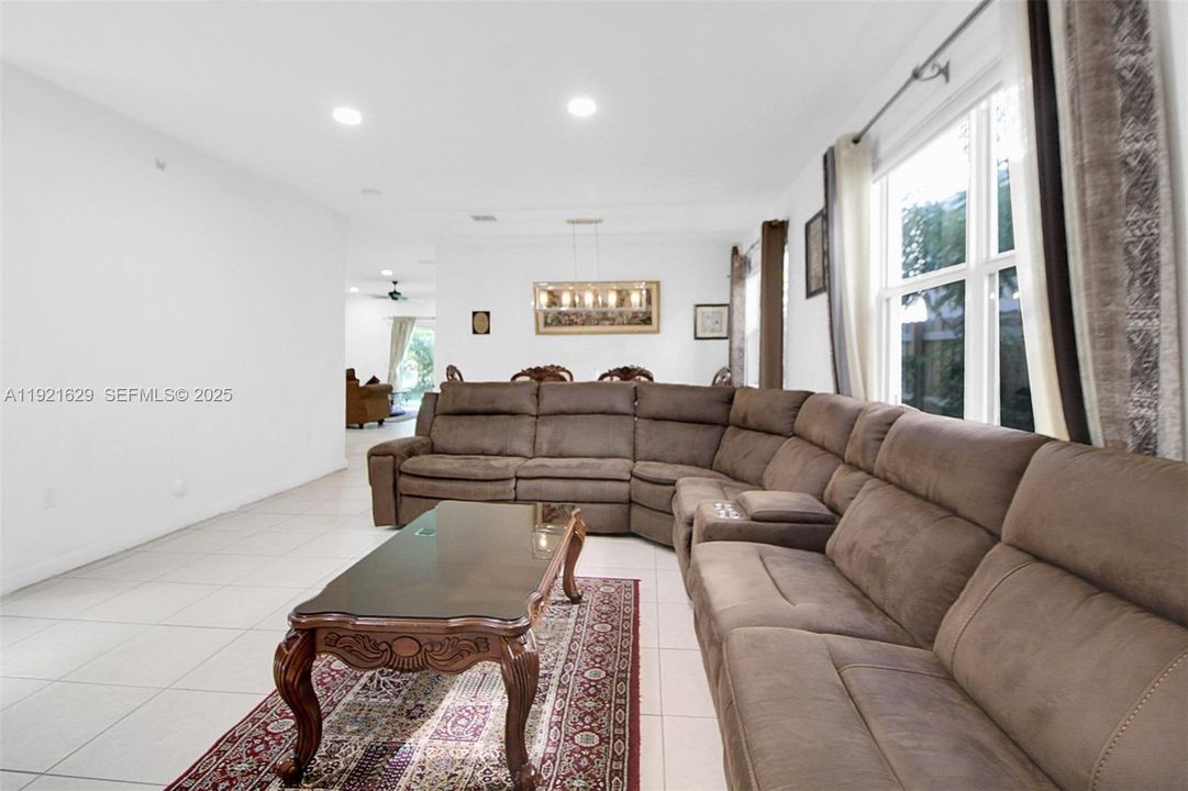 На продажу: $635,000 (5 спален, 3 ванн, 2905 Квадратных фут)