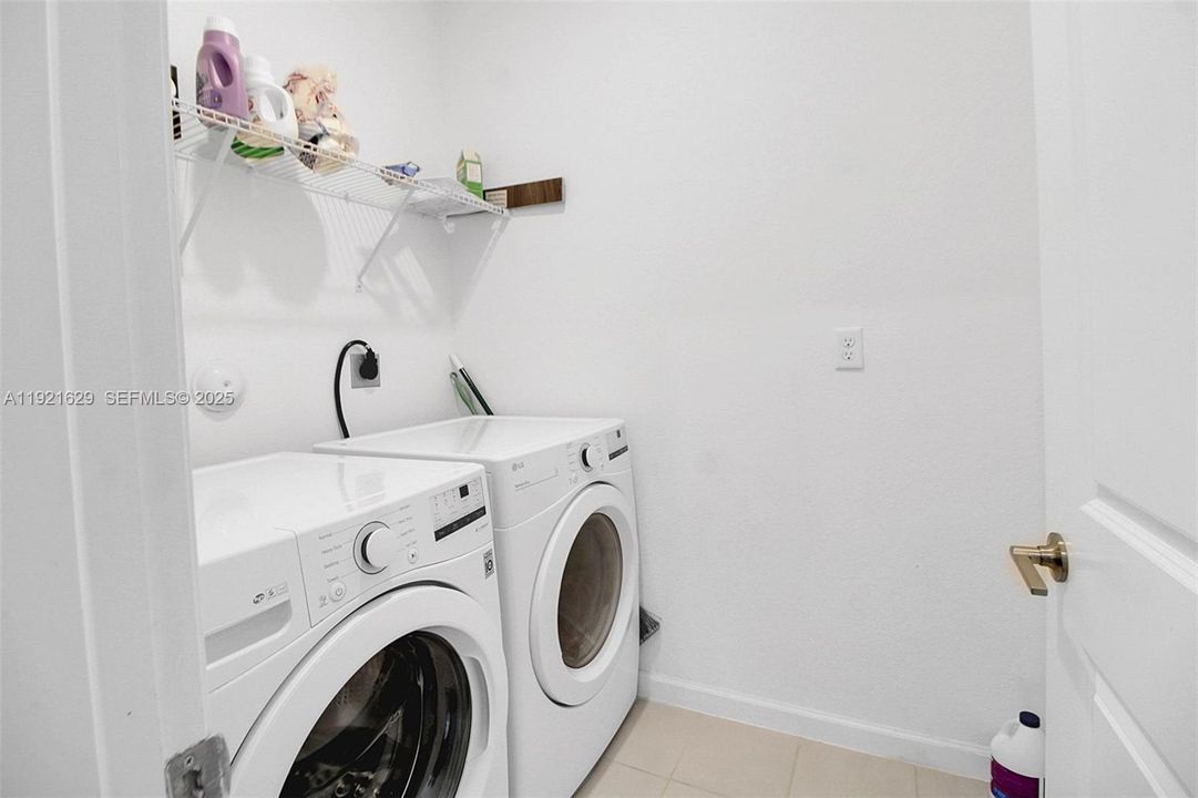 На продажу: $635,000 (5 спален, 3 ванн, 2905 Квадратных фут)