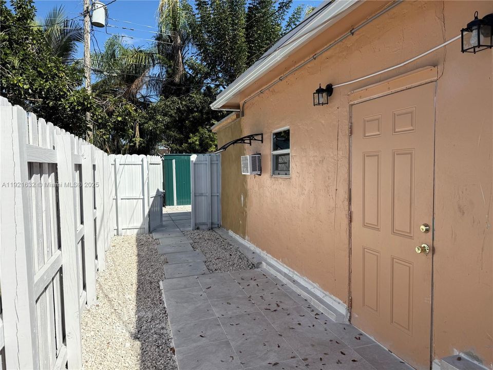 В аренду: $1,200 (0 спален, 1 ванн, 718 Квадратных фут)