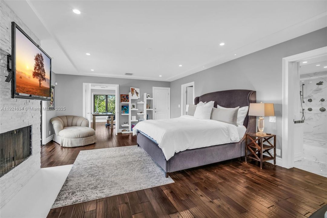 For Sale: $4,995,000 (6 beds, 6 baths, 6651 Square Feet)