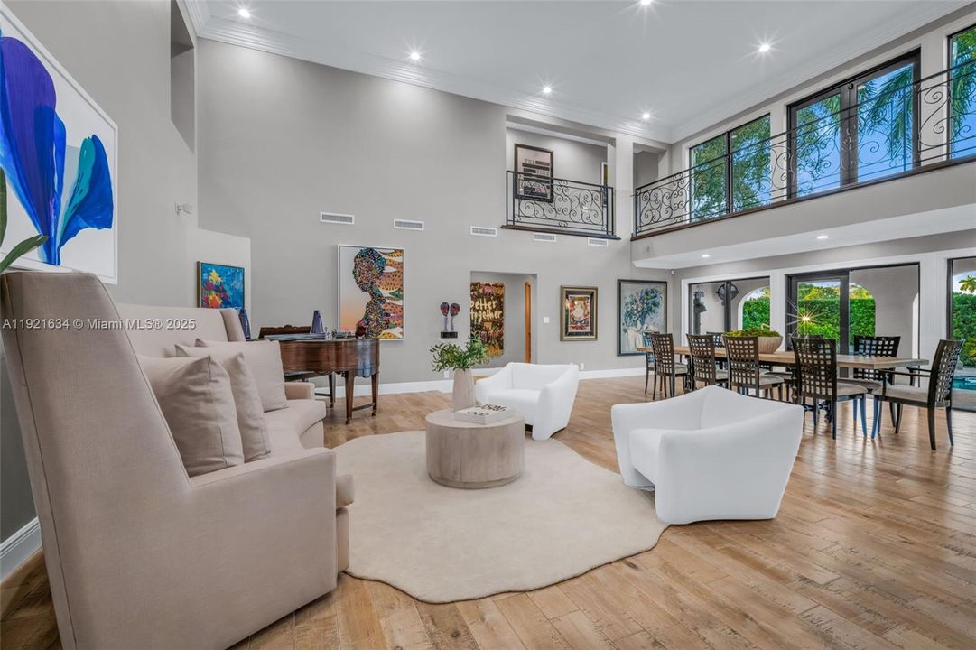 For Sale: $4,995,000 (6 beds, 6 baths, 6651 Square Feet)