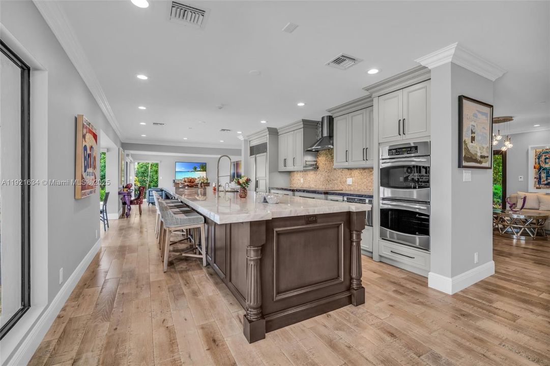 For Sale: $4,995,000 (6 beds, 6 baths, 6651 Square Feet)