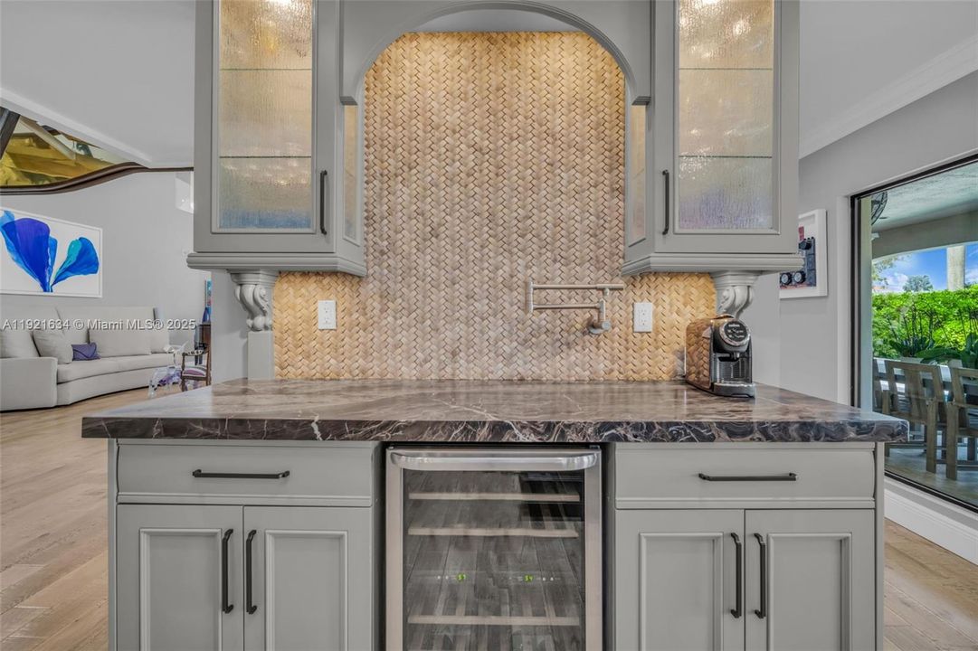 For Sale: $4,995,000 (6 beds, 6 baths, 6651 Square Feet)