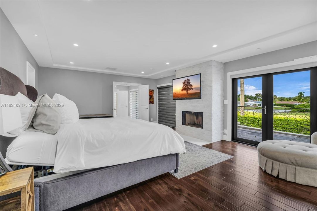 For Sale: $4,995,000 (6 beds, 6 baths, 6651 Square Feet)