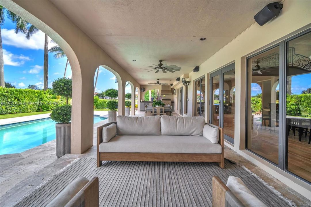 For Sale: $4,995,000 (6 beds, 6 baths, 6651 Square Feet)