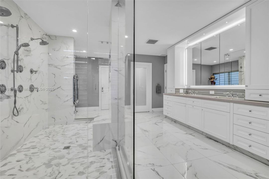 For Sale: $4,995,000 (6 beds, 6 baths, 6651 Square Feet)