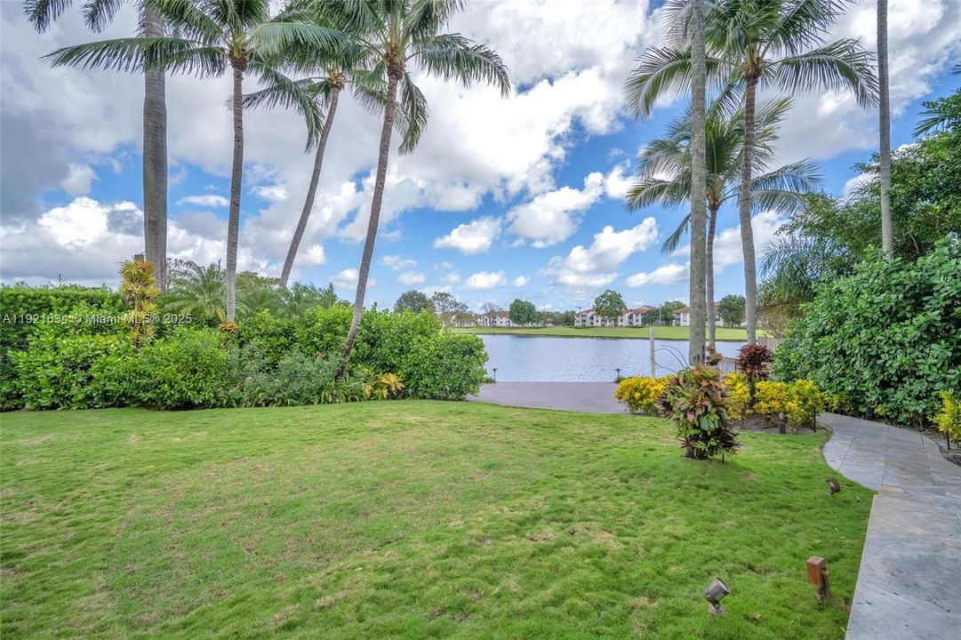 For Sale: $4,995,000 (6 beds, 6 baths, 6651 Square Feet)