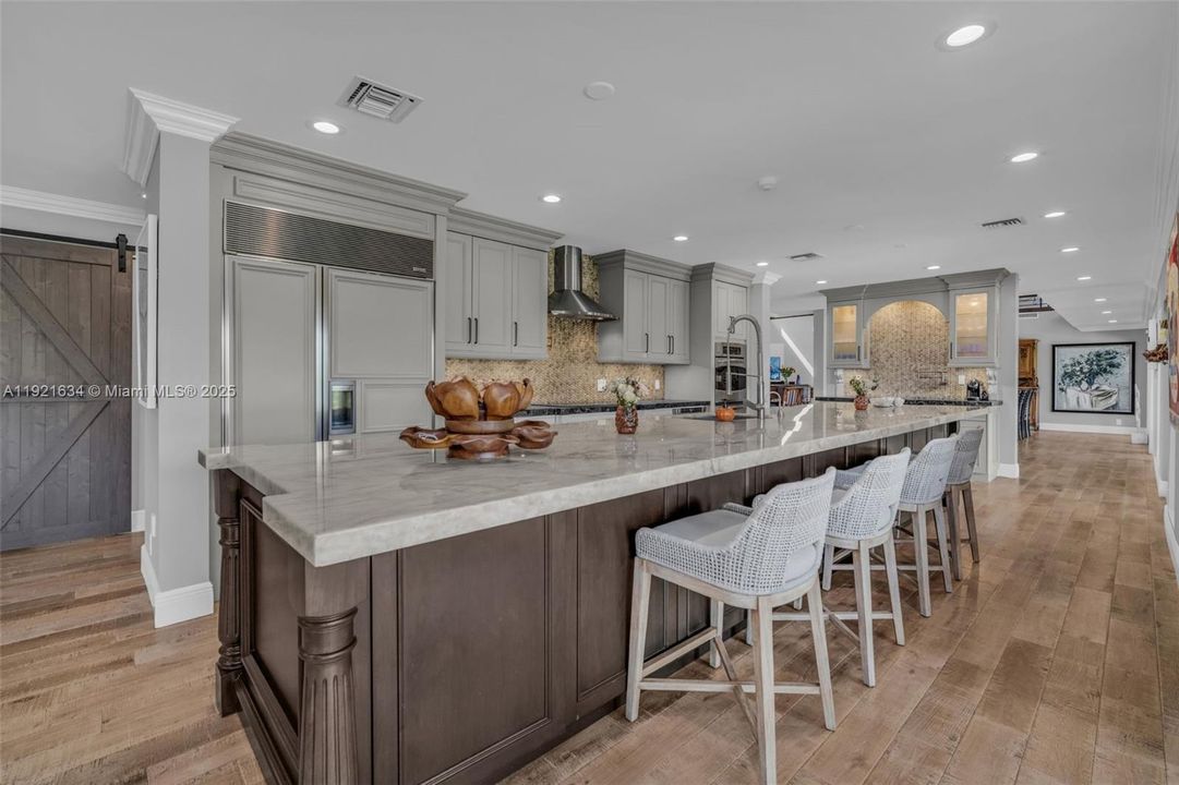 For Sale: $4,995,000 (6 beds, 6 baths, 6651 Square Feet)